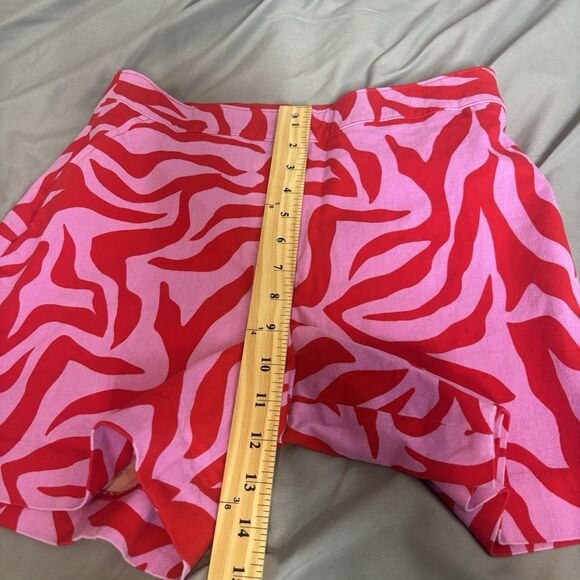 SPANX Polished On the Go Print 5" Shorts in True Red Zebra Stripe Sz Small - Picture 4 of 8